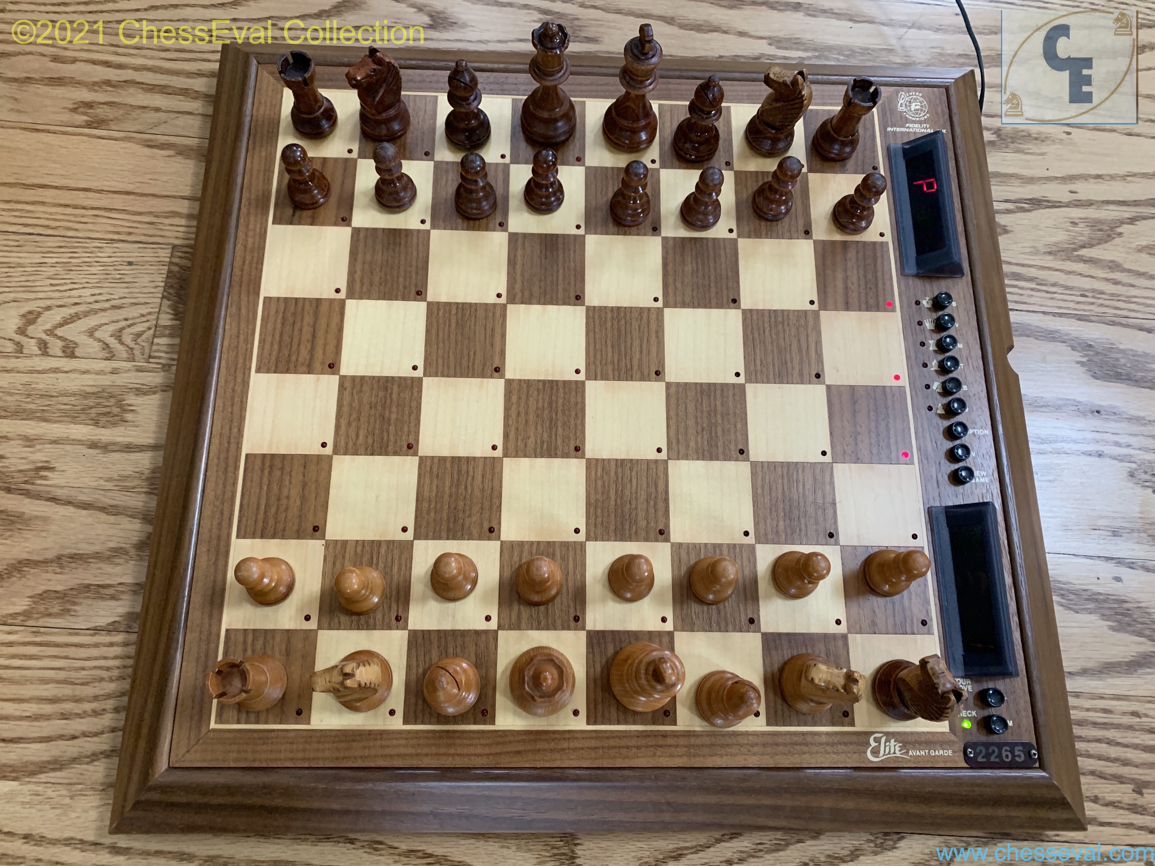 Playing board in the Elite Premiere record; this photograph is also used in the Elite Avant-Garde 2265 record.