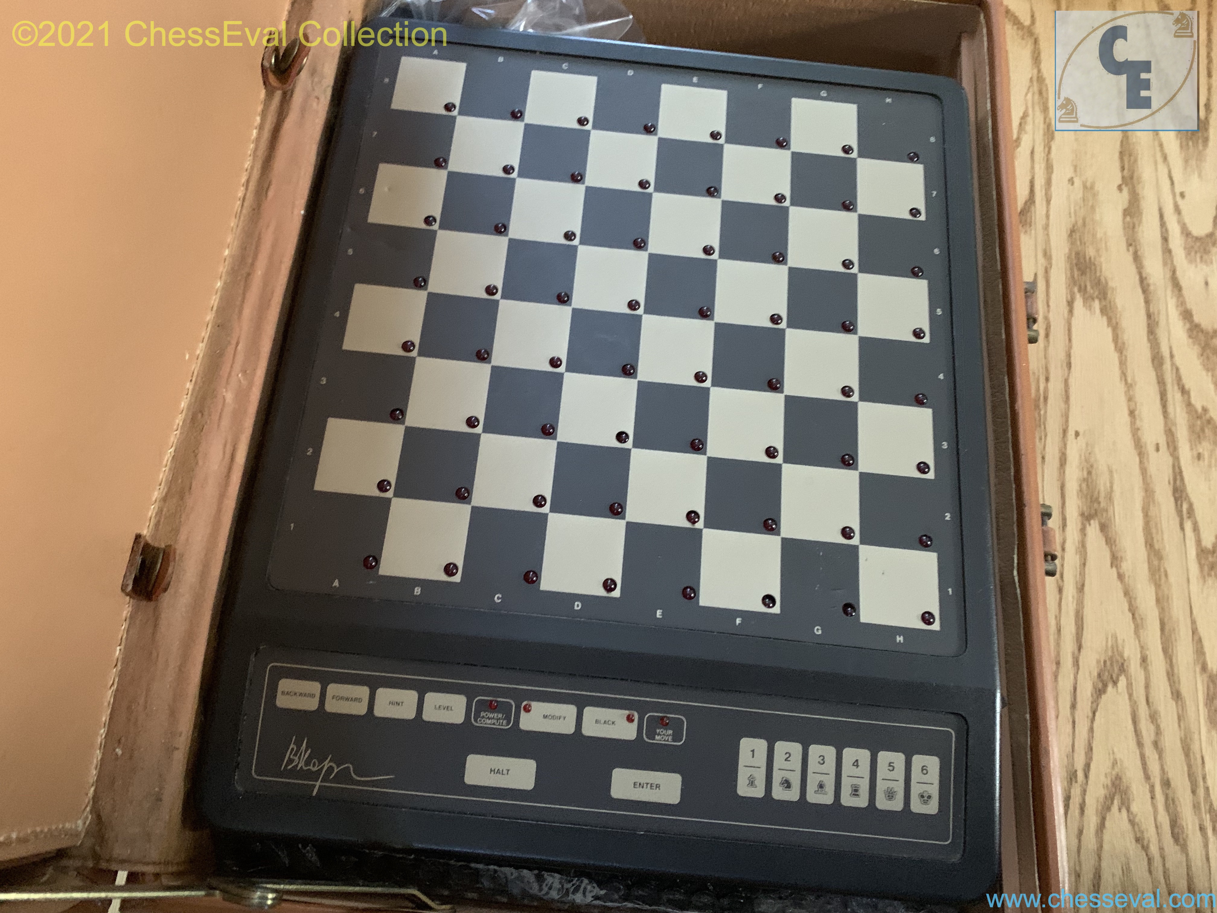 Conic Computer Chess Korchnoi 7013 (1982) RARE — Conic7013-0001.jpg